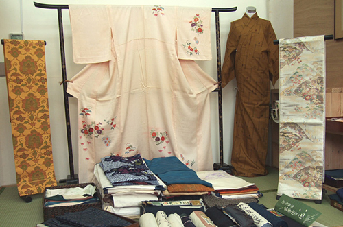 着物・帯・反物、多数入荷!
